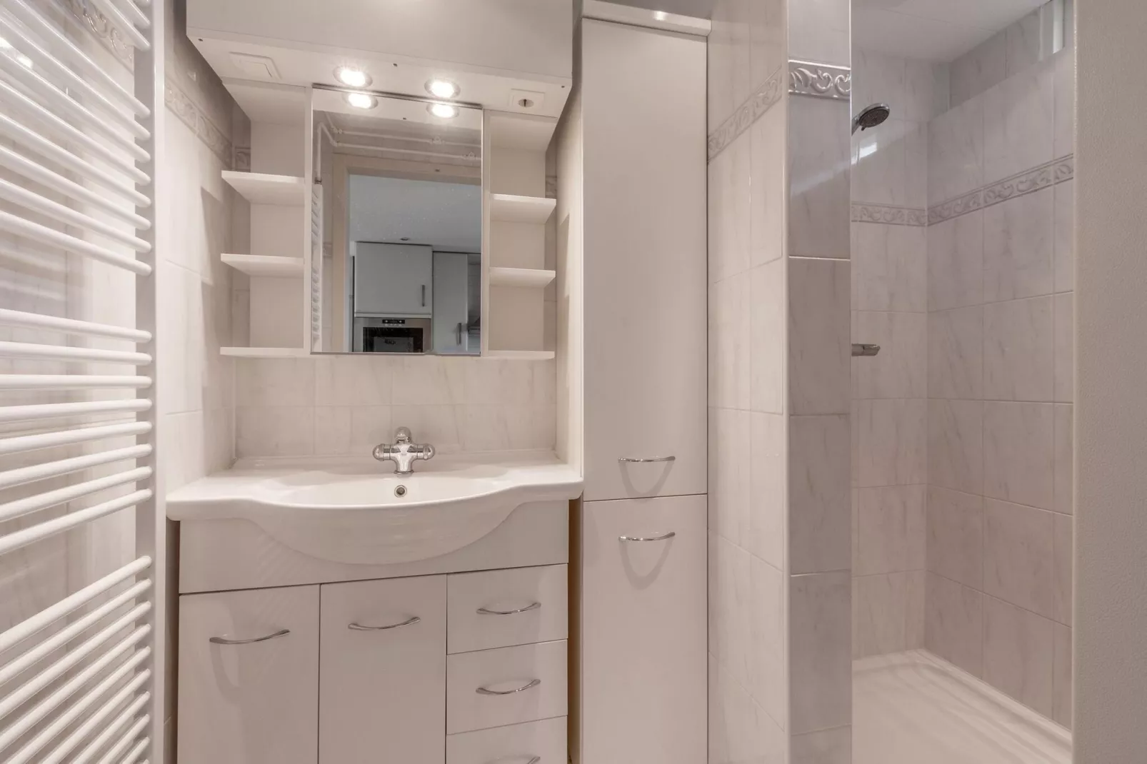 Eureka 83-Bathroom