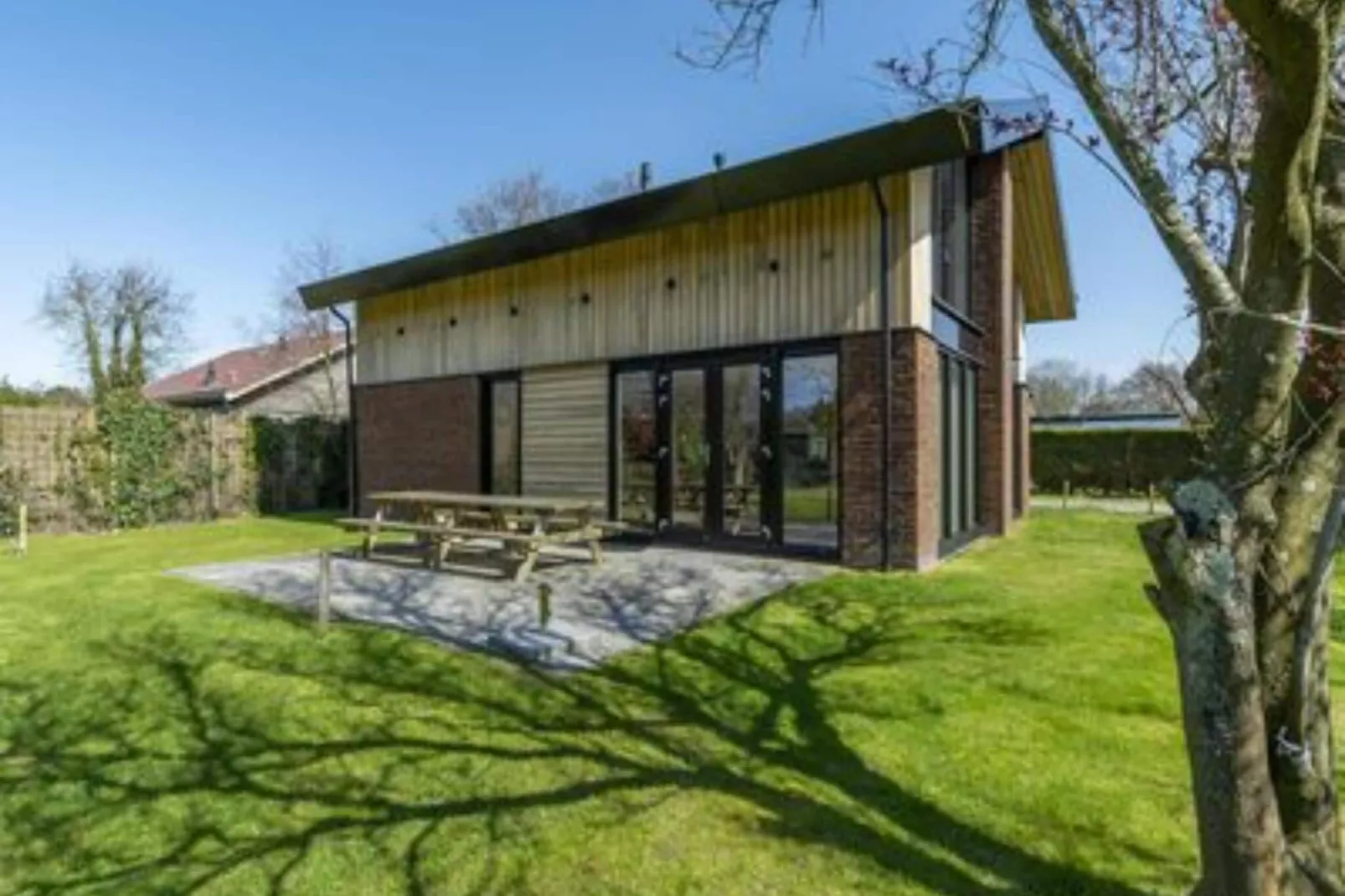 Suite Uitwaayer-Exterior summer