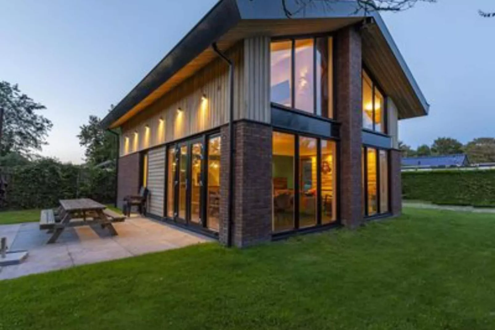 Suite Uitwaayer-Exterior summer
