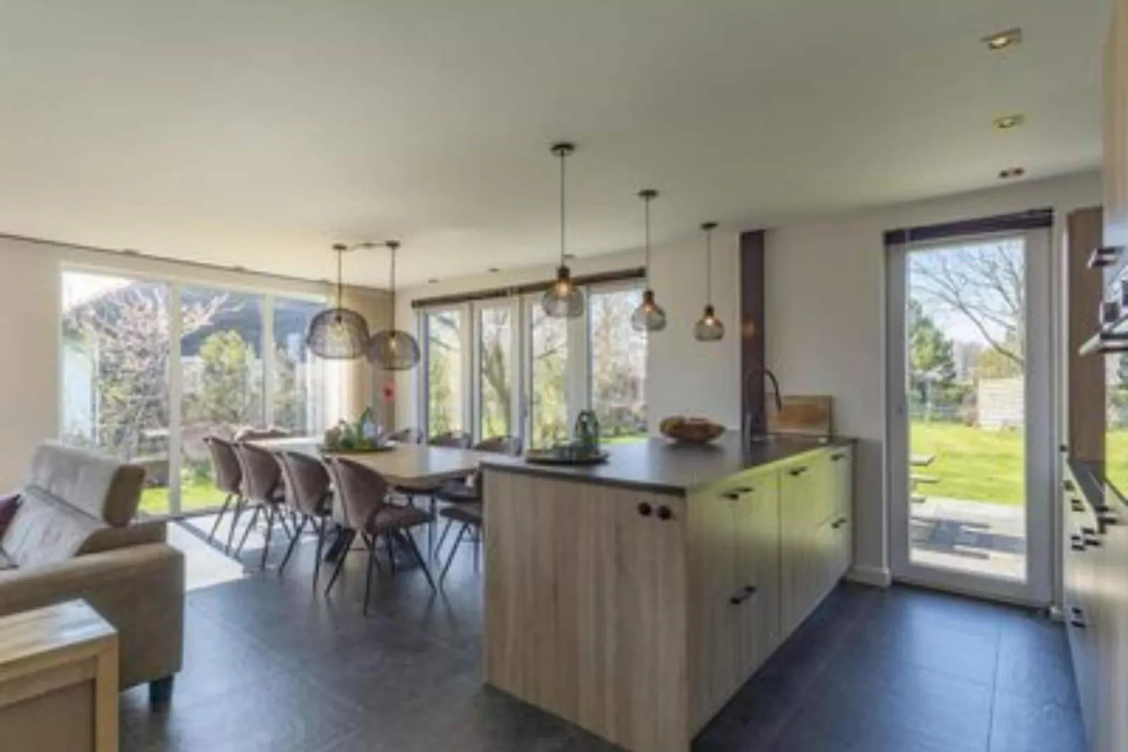 Suite Uitwaayer-Dining room
