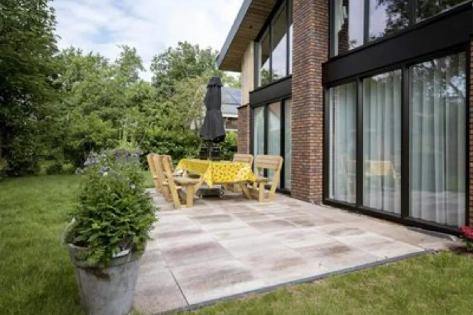 Suite Uitwaayer-Gardens summer