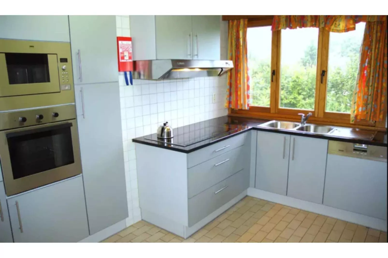 Residence Thier Antoine-Kitchen