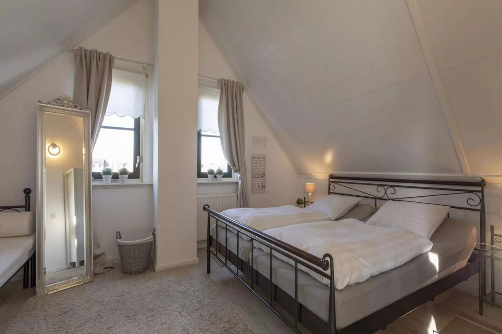 De Buitenplaats 37-Bedroom