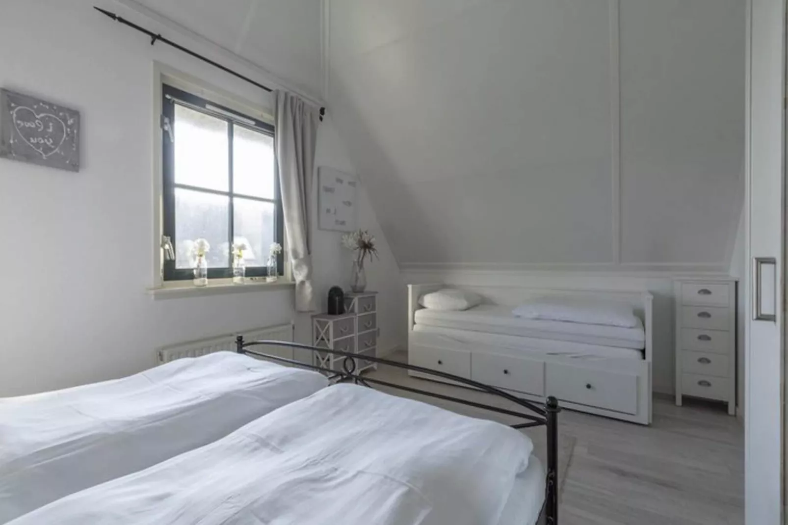 De Buitenplaats 37-Bedroom