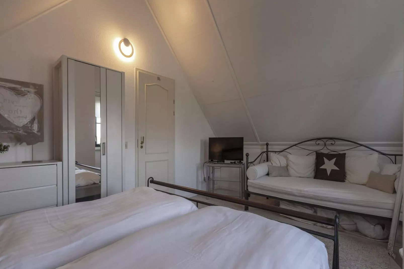De Buitenplaats 37-Bedroom