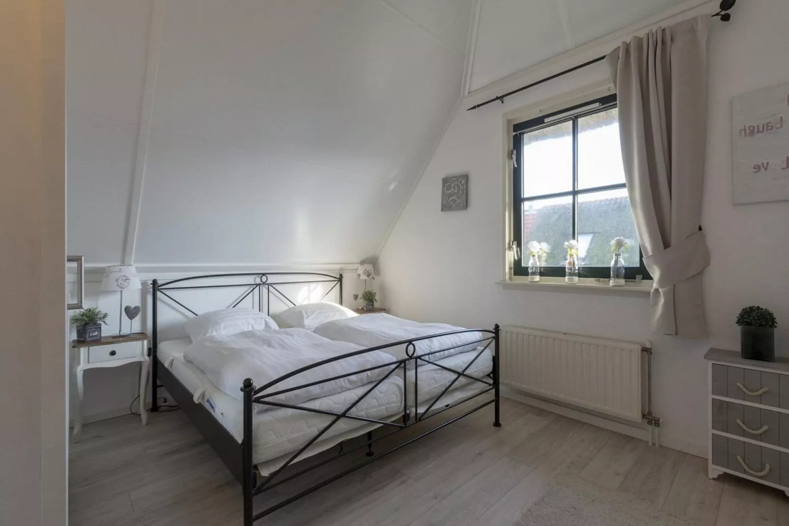 De Buitenplaats 37-Bedroom