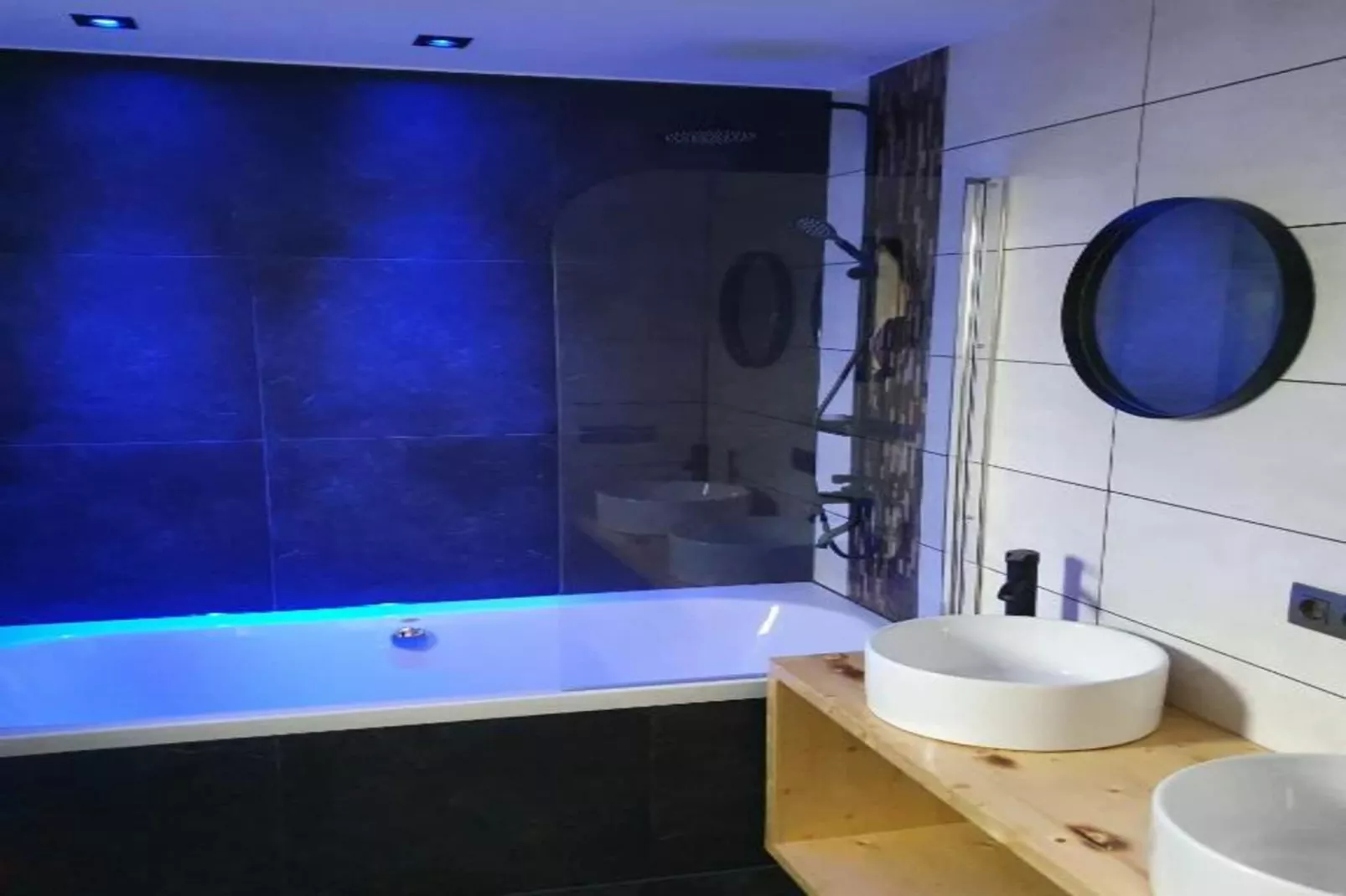 Luxe Villa Keizerskroon - Keizerkroon 63-Bathroom