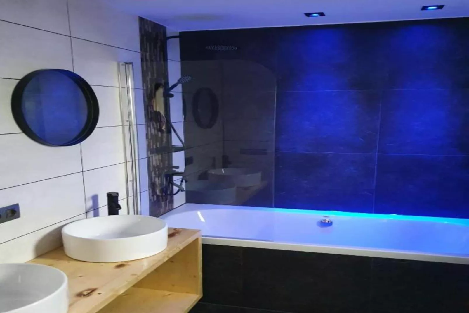 Luxe Villa Keizerskroon - Keizerkroon 63-Bathroom