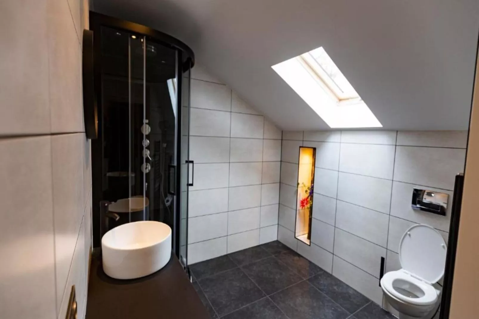 Luxe Villa Keizerskroon - Keizerkroon 63-Bathroom