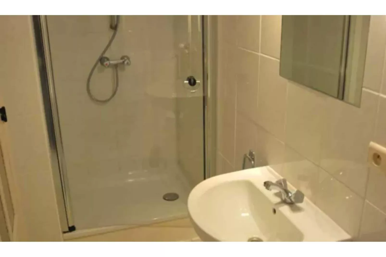 Residence Thier Antoine-Bathroom