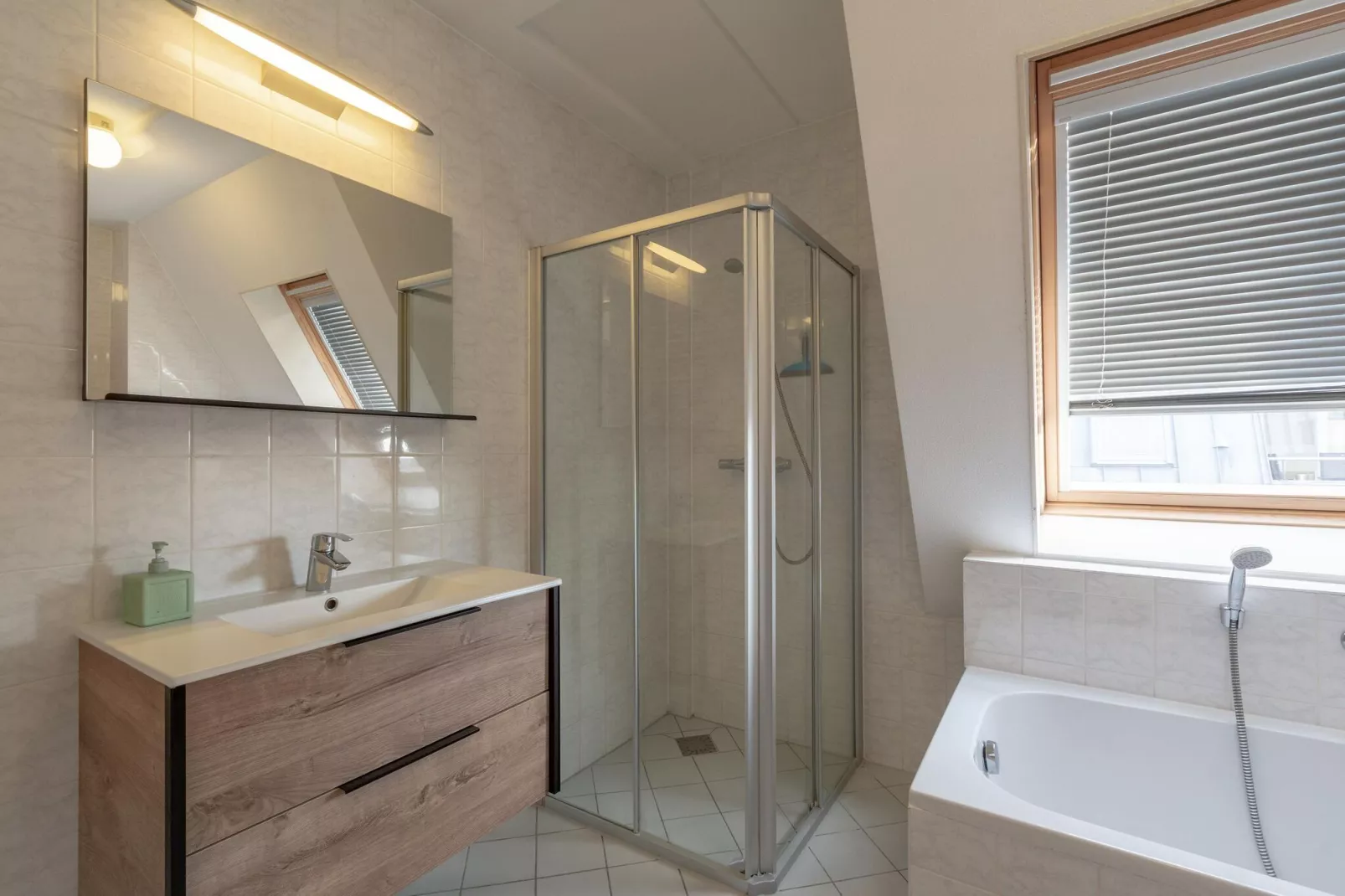 Duinerei B301-Bathroom