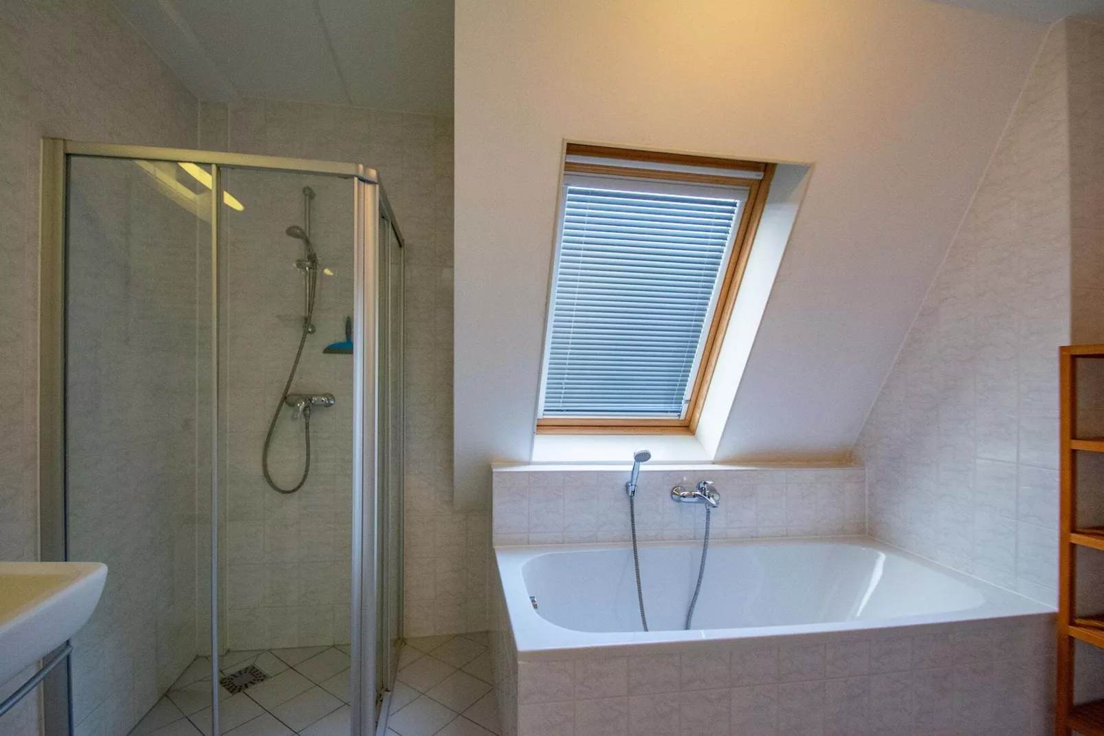 Duinerei B301-Bathroom