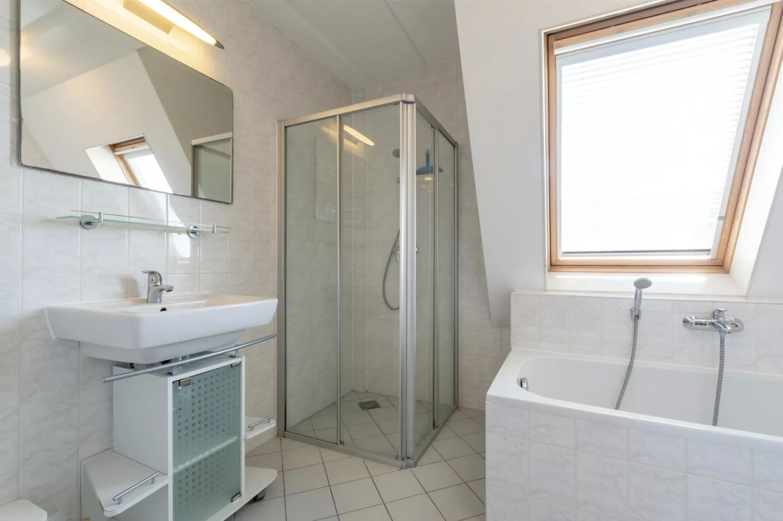 Duinerei B301-Bathroom