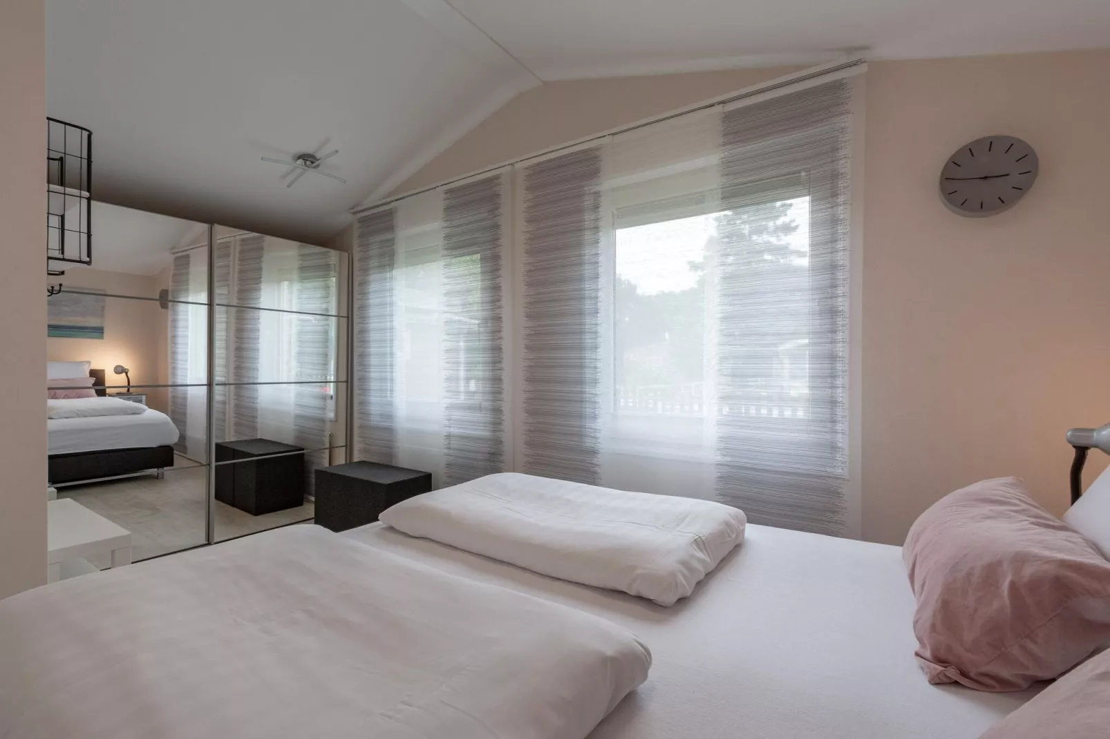 Garnekuul 49-Bedroom