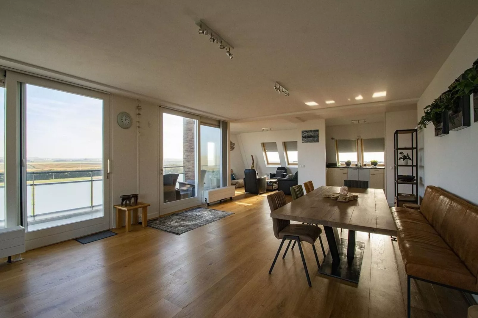 Duinerei C301/C302-Dining room