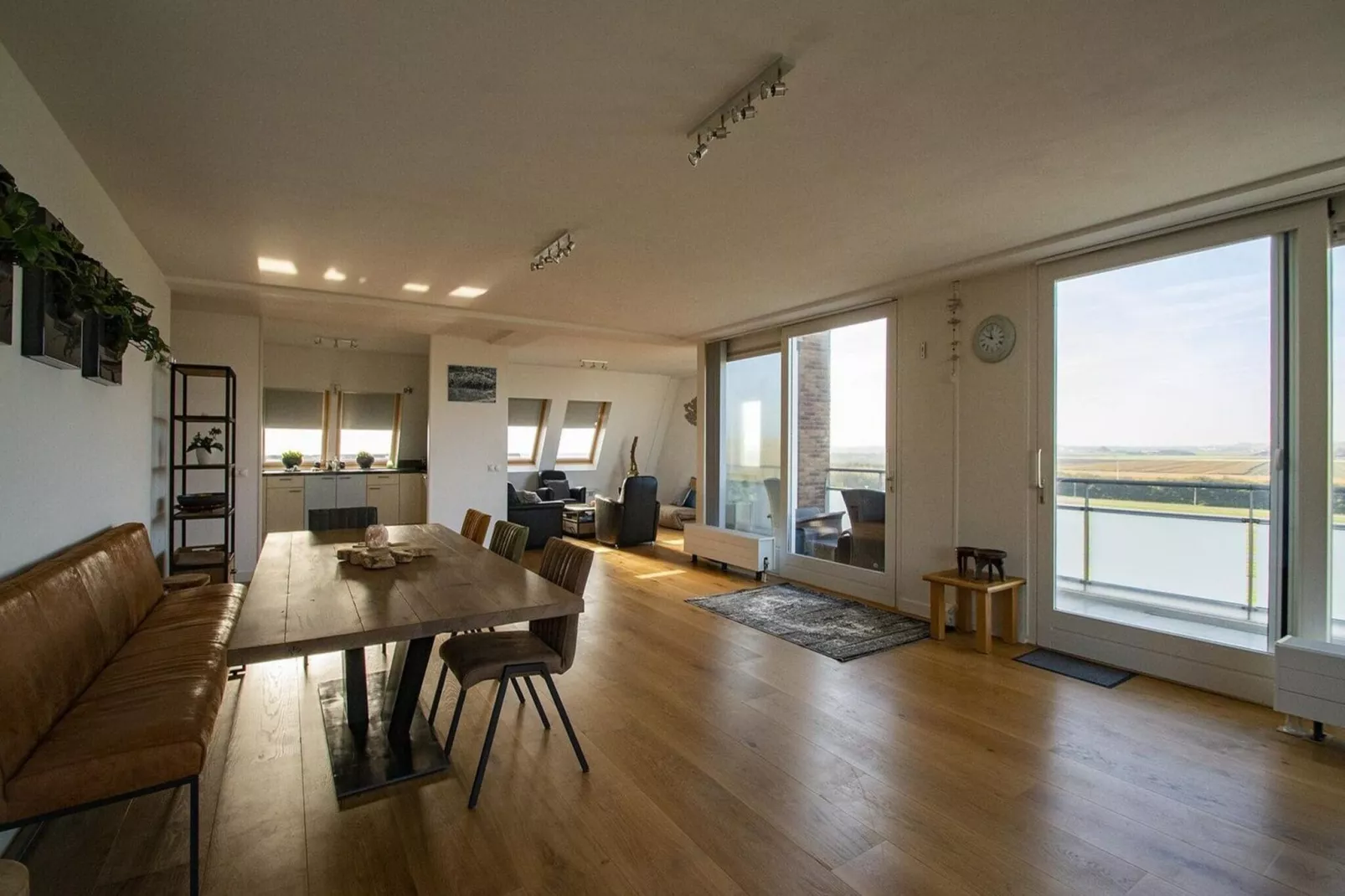 Duinerei C301/C302-Dining room