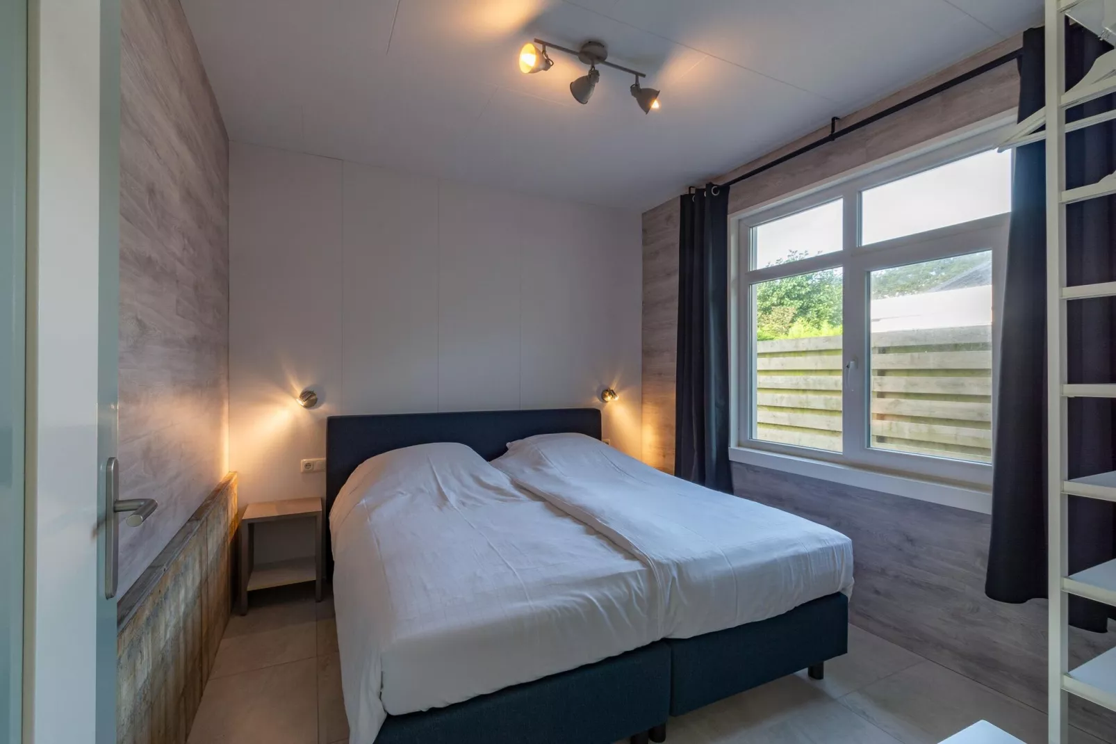 Garnekuul 90-Bedroom