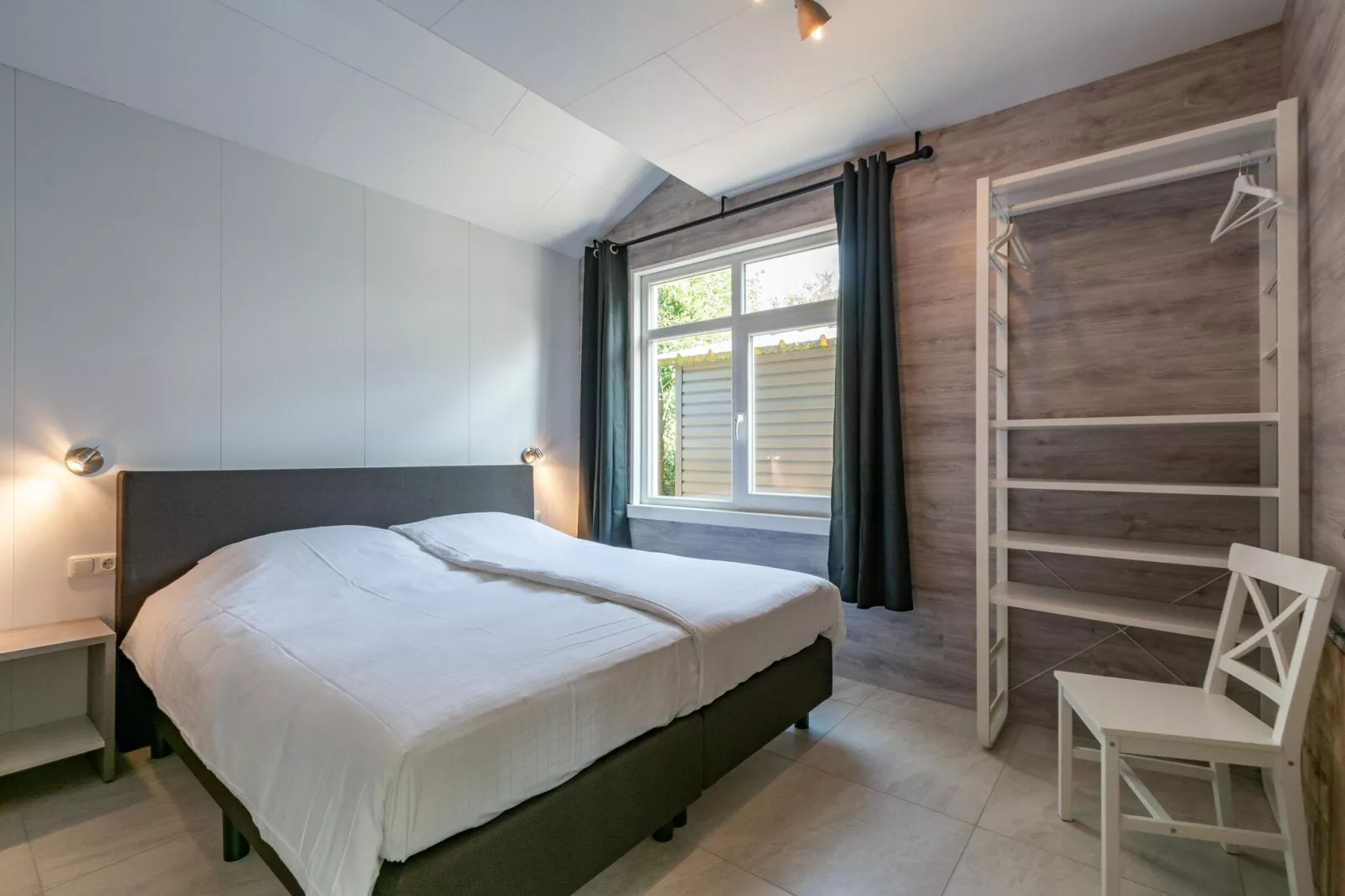 Garnekuul 90-Bedroom