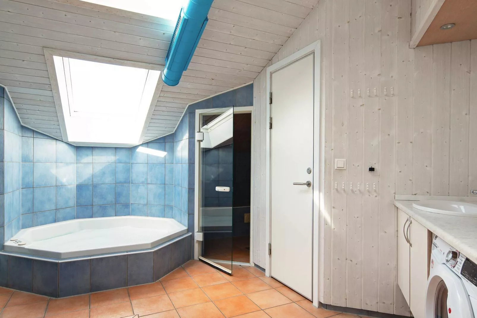 VENUS 155, WELLNESS-Indoor