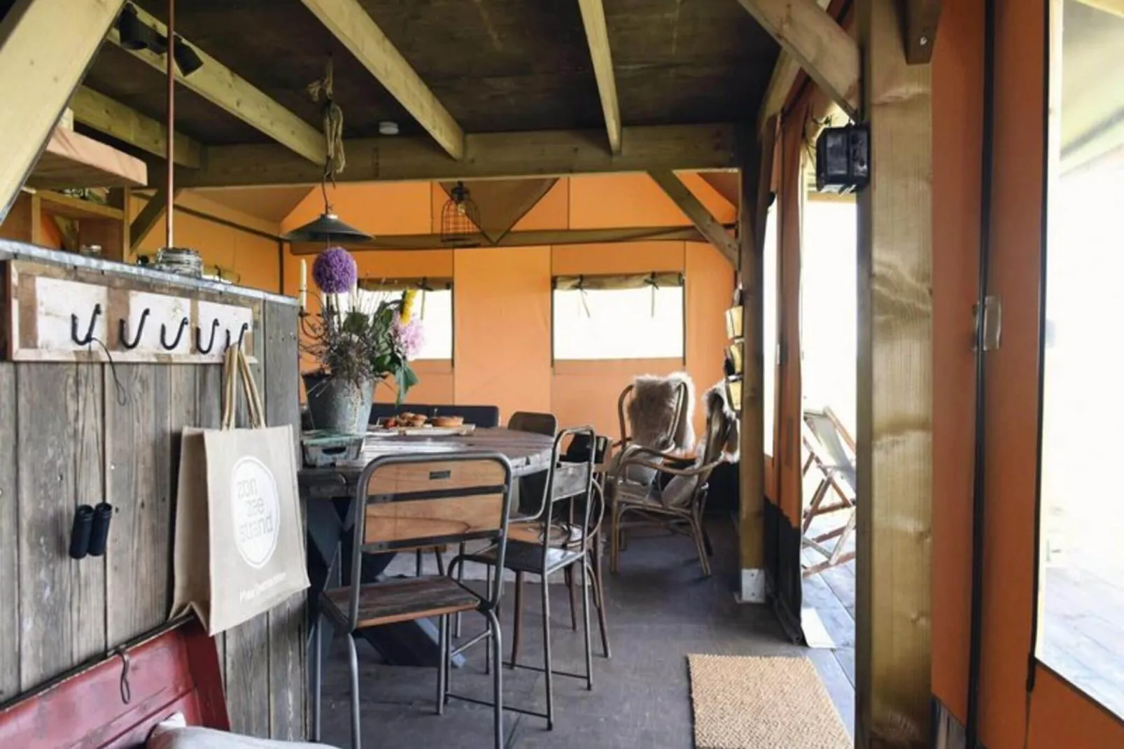 Wood Lodge Luxe - Duynpark-Living room