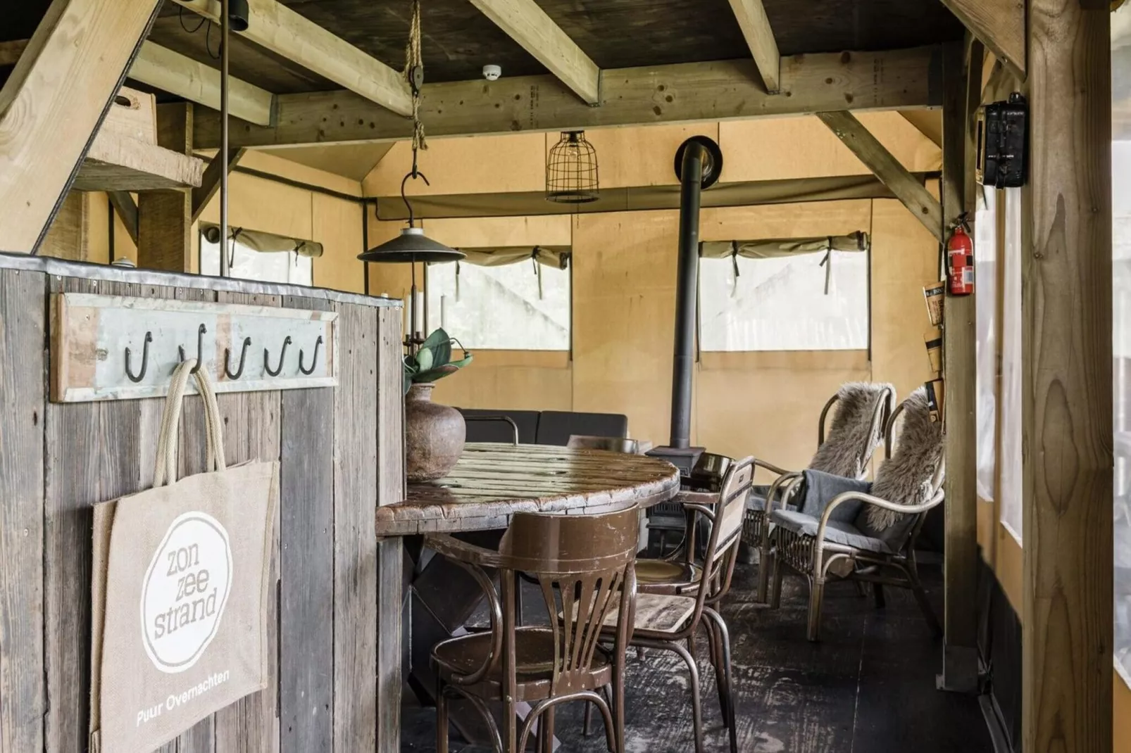 Wood Lodge Luxe - Duynpark-Living room