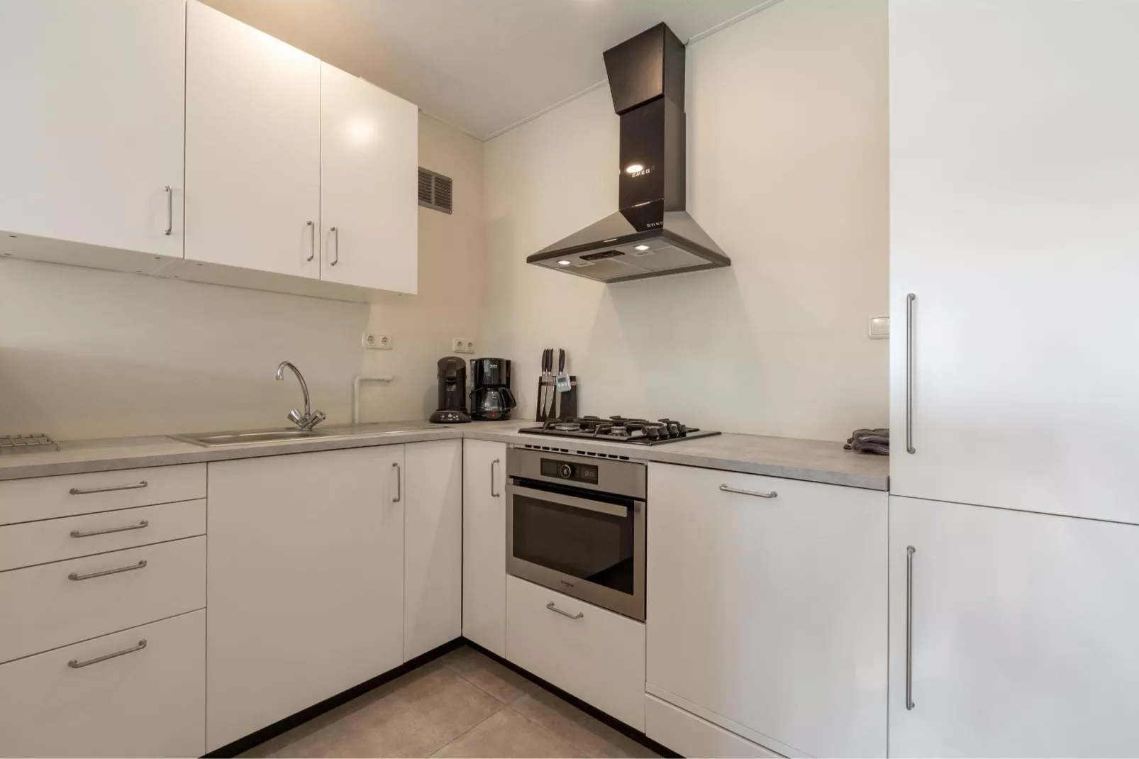 Zeewaard 33-Kitchen