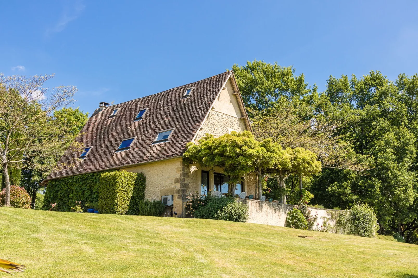 Le Tournant-Exterior summer