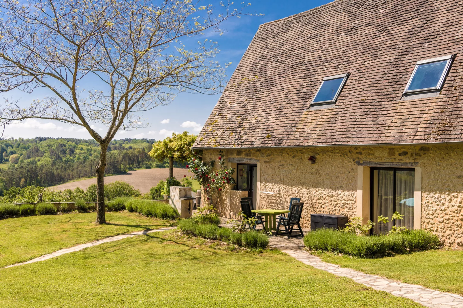 Le Tournant-Exterior summer