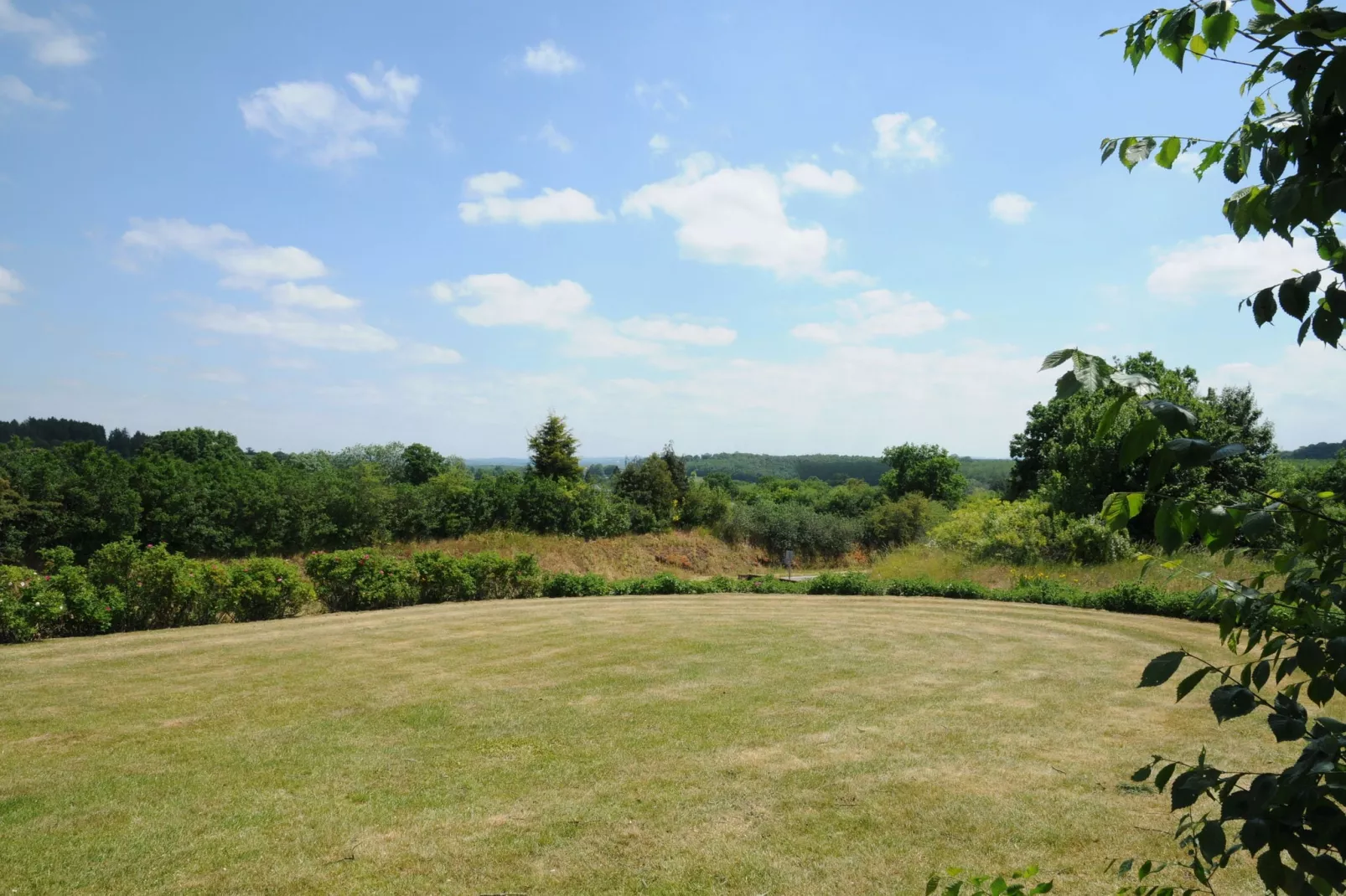 Le Cerf Volant-View summer