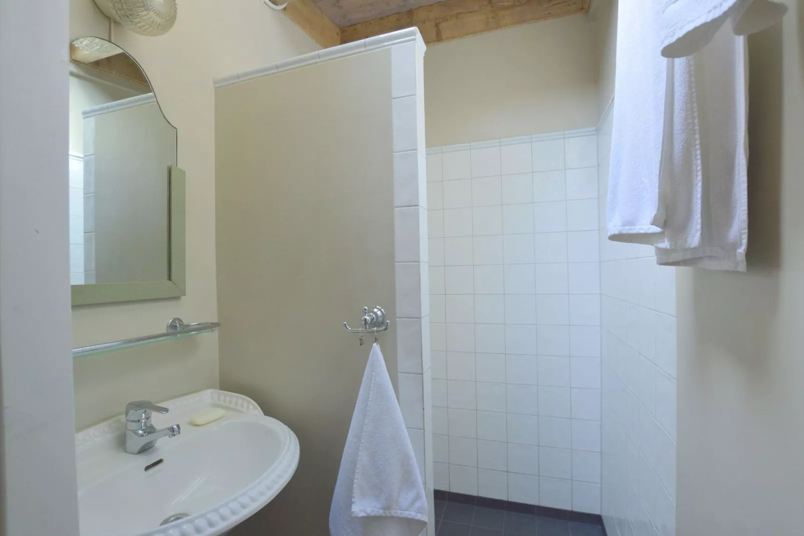 Guesthouse The Old Cottage-Bathroom