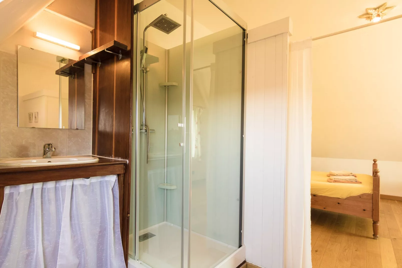 Le Tournant-Bathroom