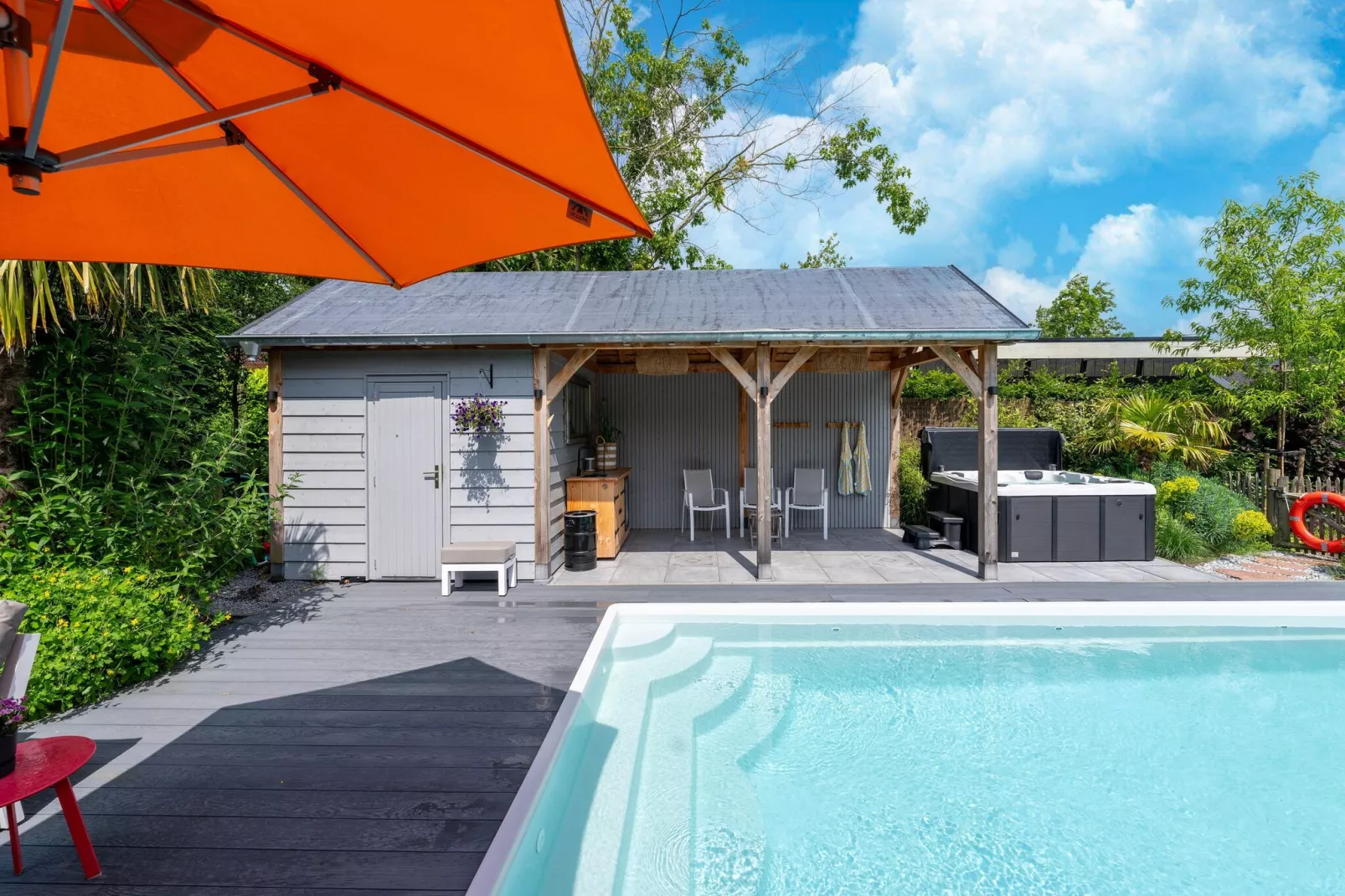 Shangri-La guesthouse-Pool