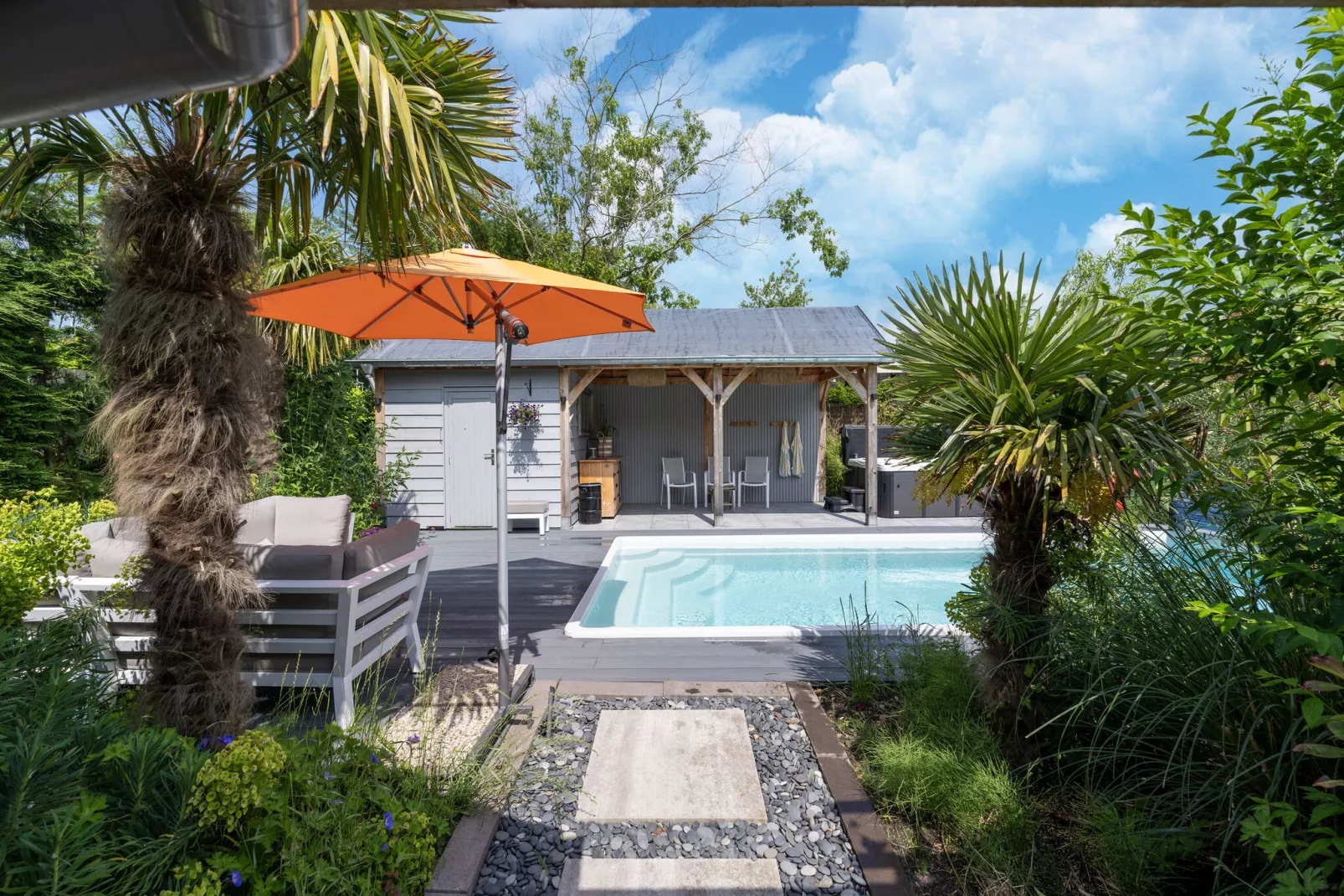 Shangri-La guesthouse-Pool