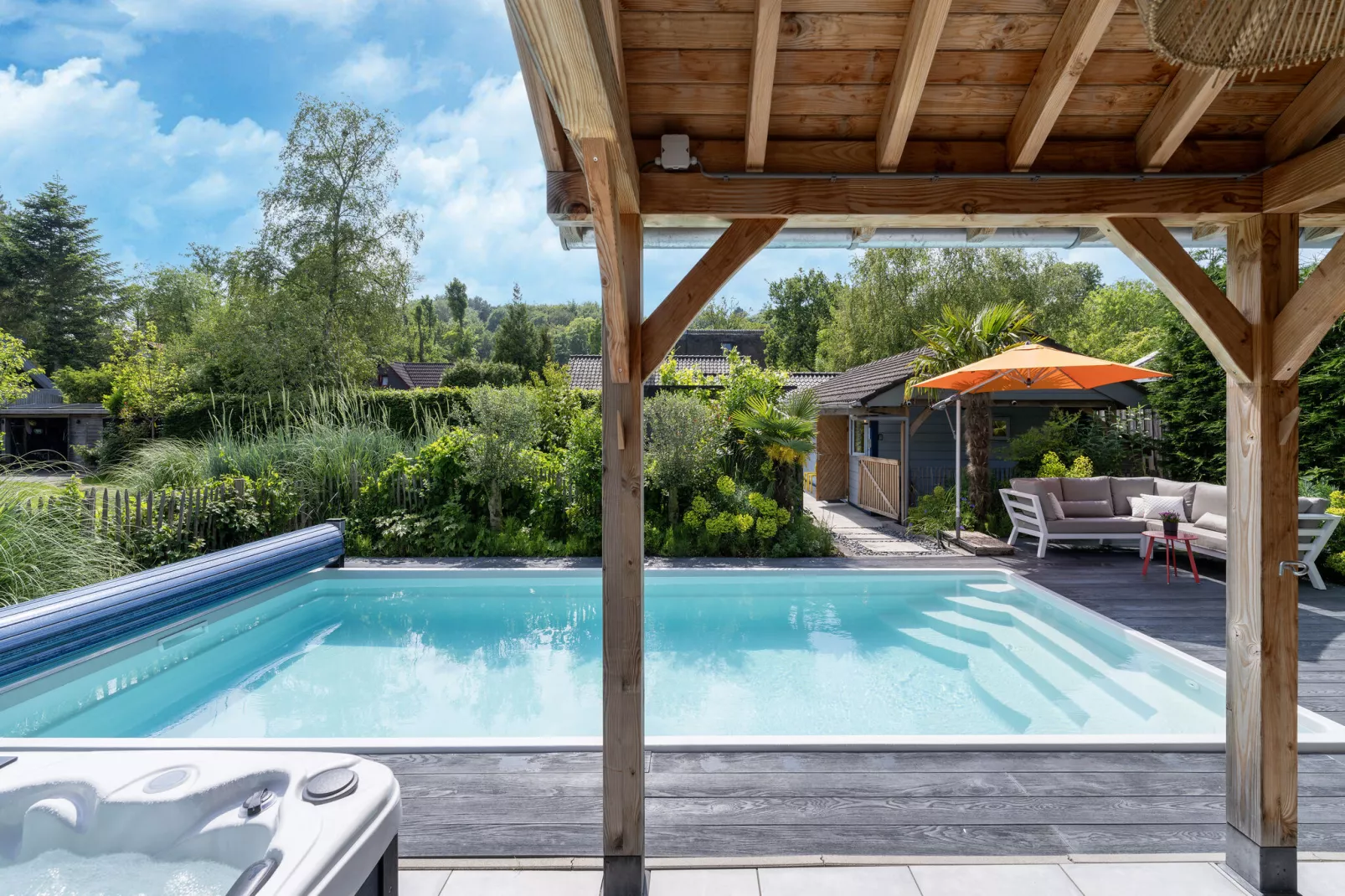 Shangri-La guesthouse-Pool