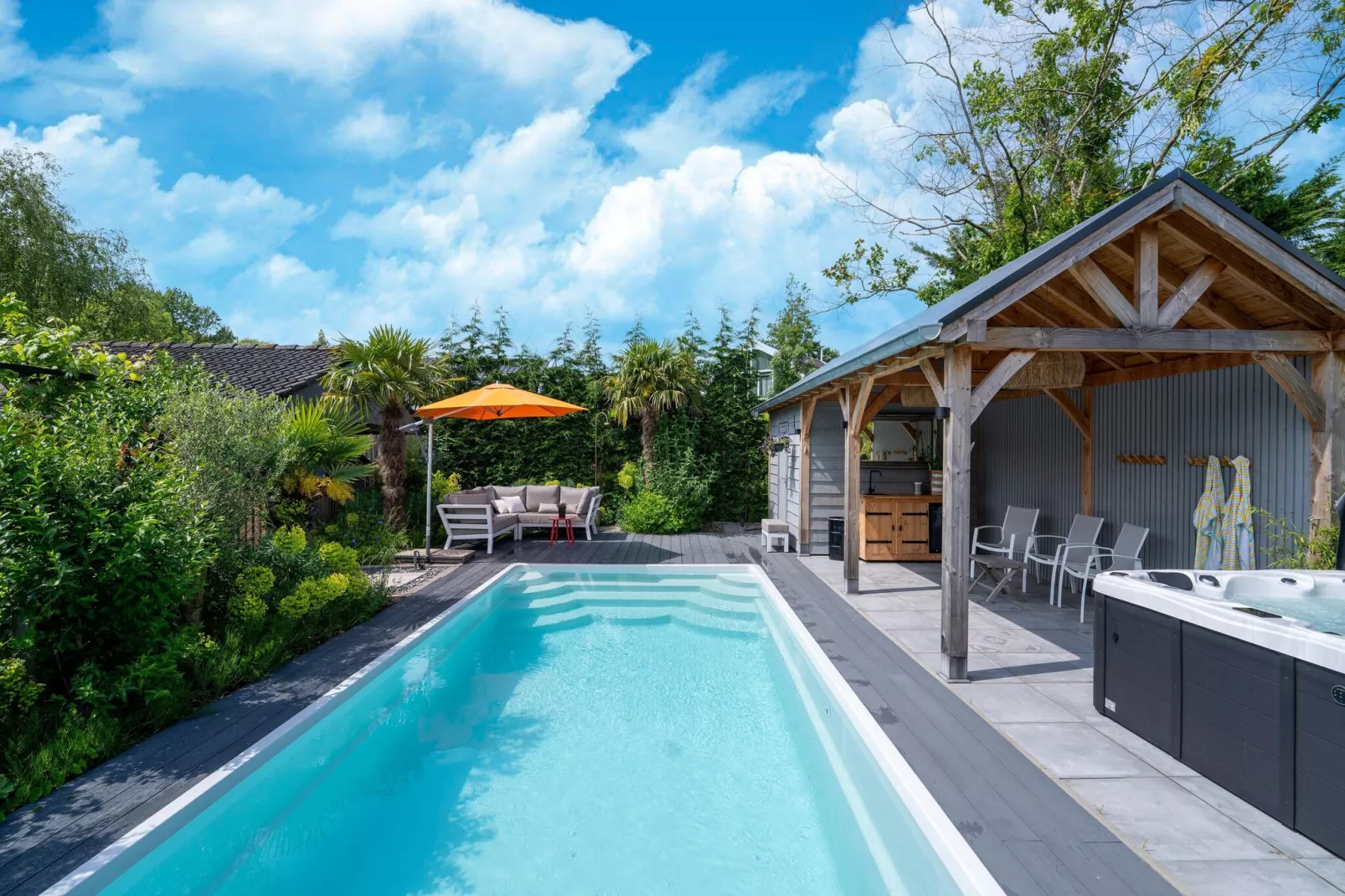 Shangri-La guesthouse-Pool