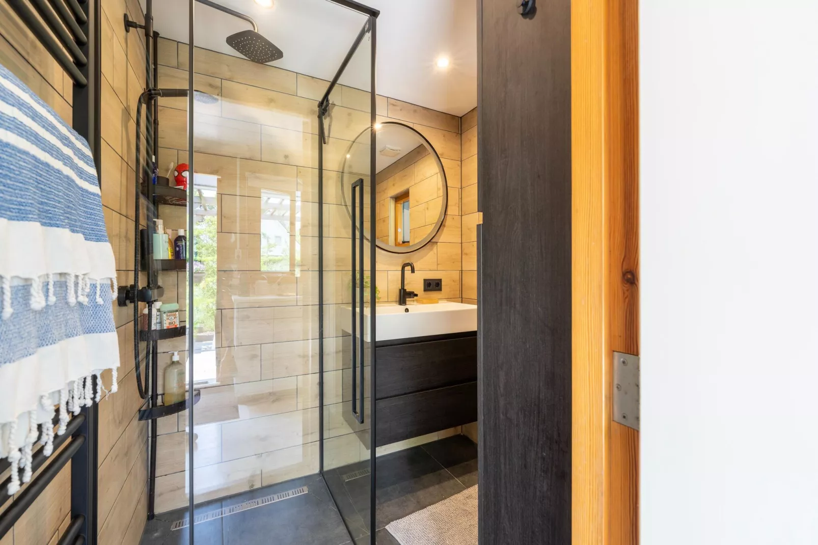 Shangri-La guesthouse-Bathroom