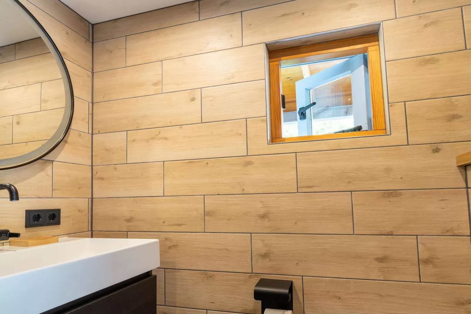 Shangri-La guesthouse-Bathroom