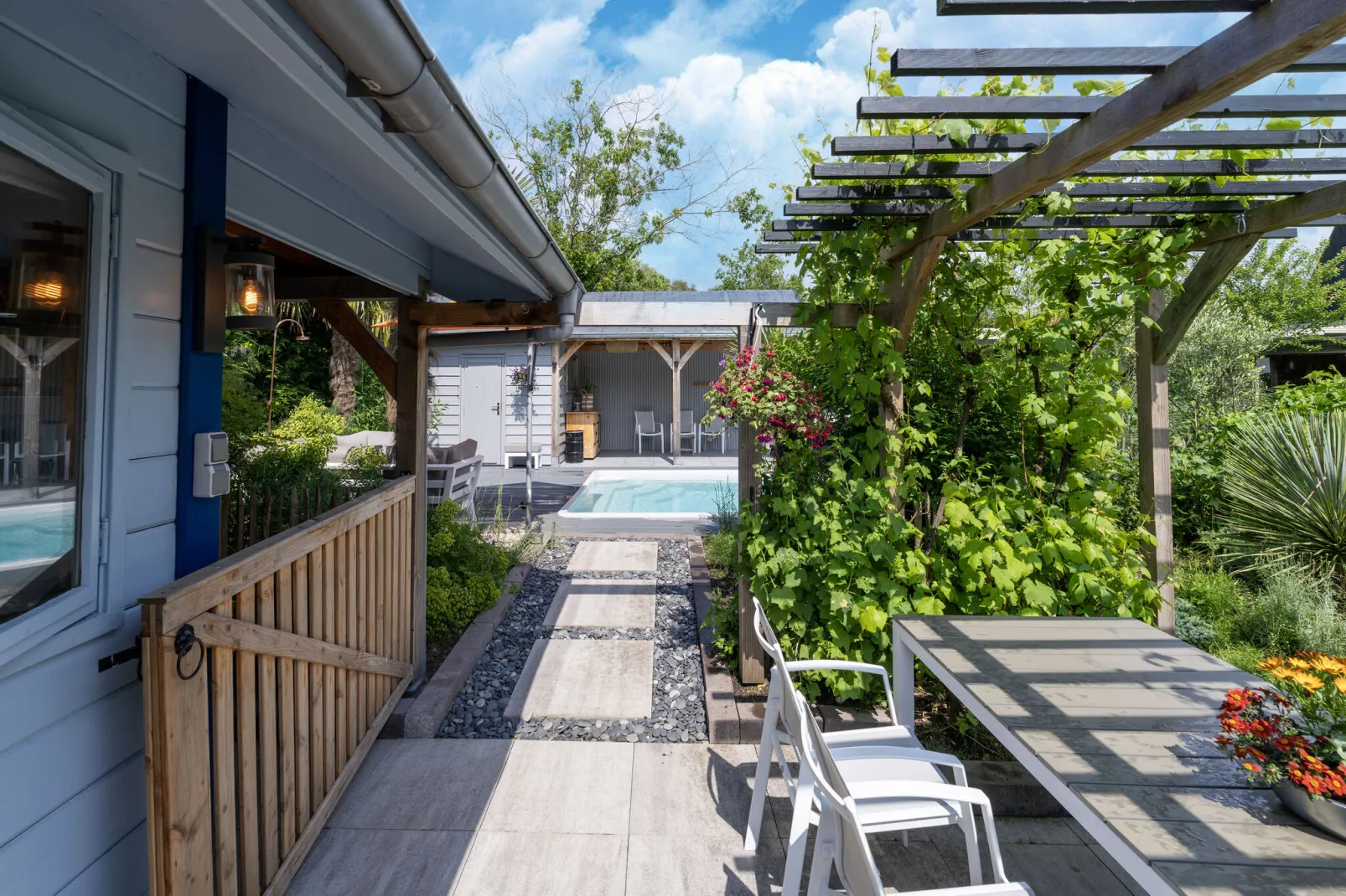 Shangri-La guesthouse-Terrace balcony