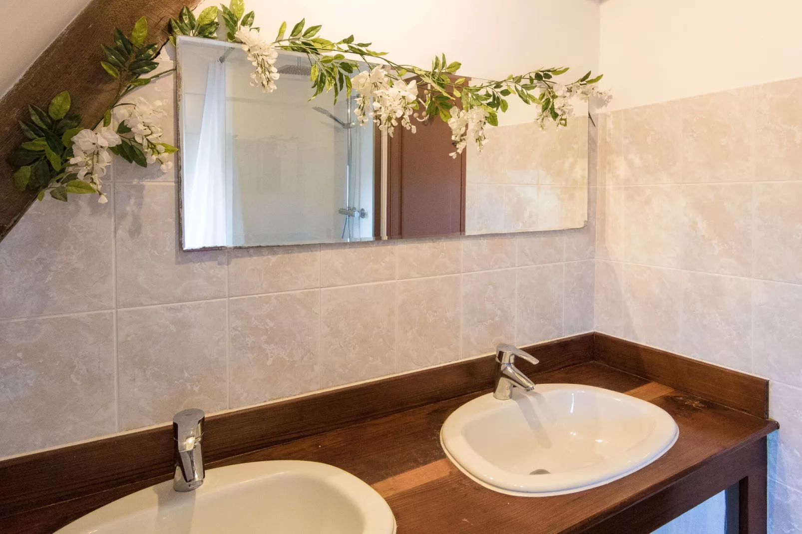 Le Tournant-Bathroom