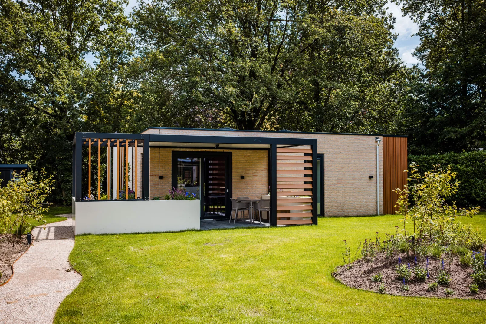 Dwergarend 17-01-Exterior summer
