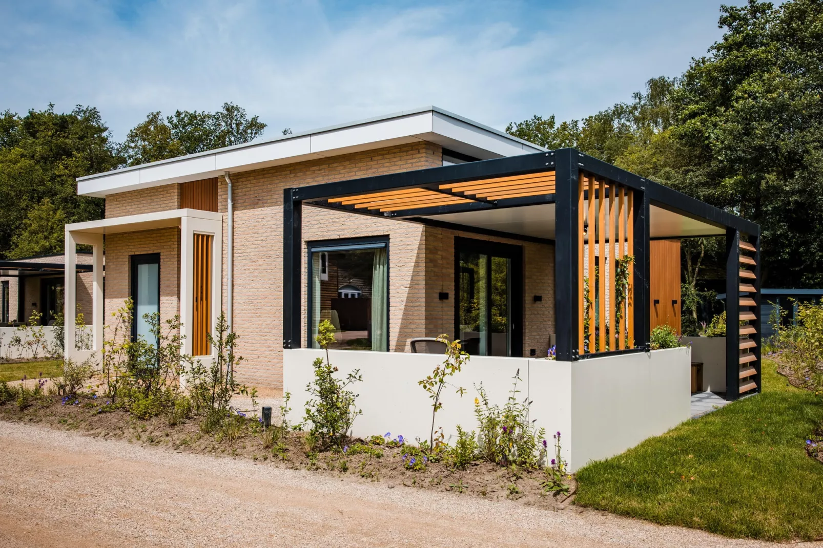 Steenpatrijs 17-04-Exterior summer
