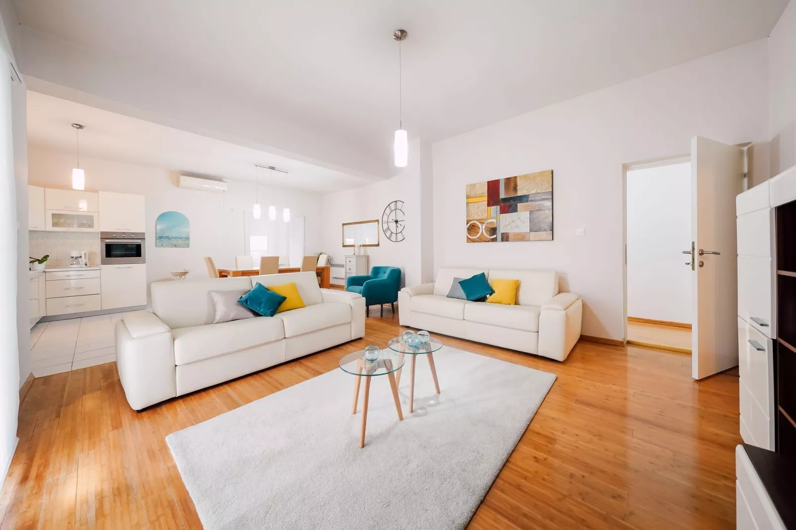 Meri-Living room