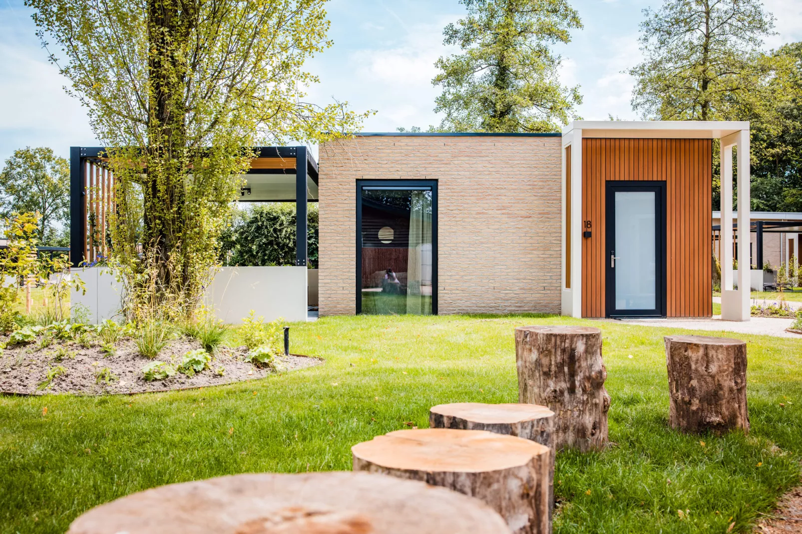 Dwergarend 17-35-Exterior summer