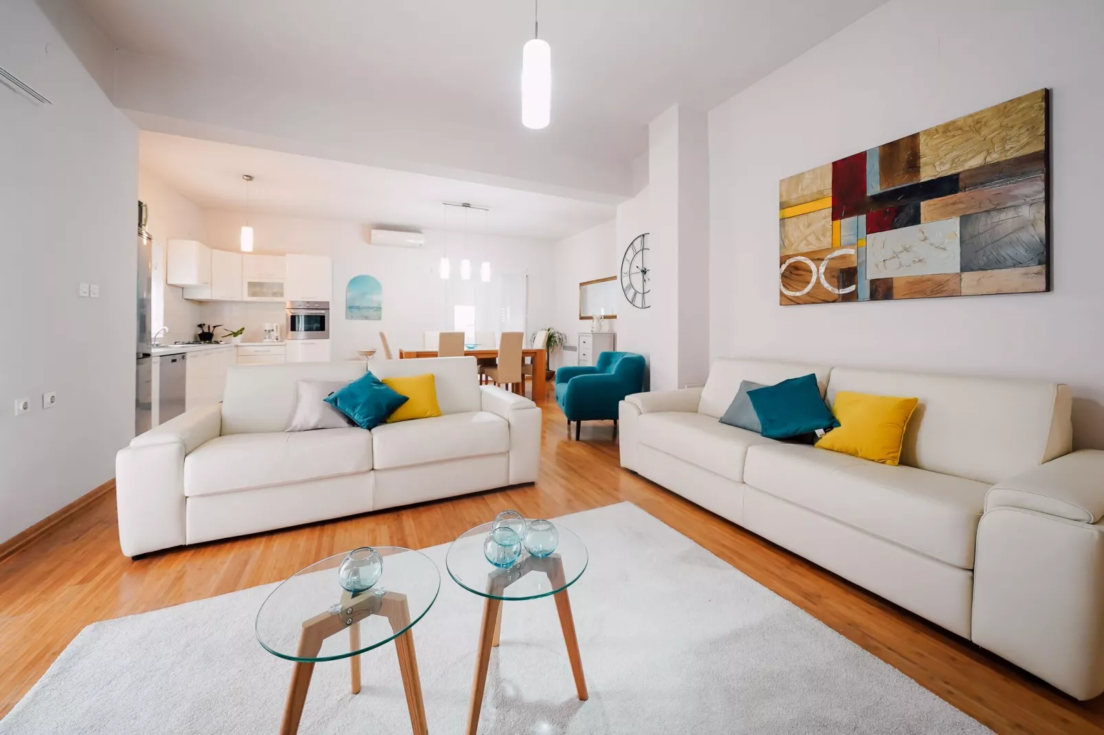 Meri-Living room