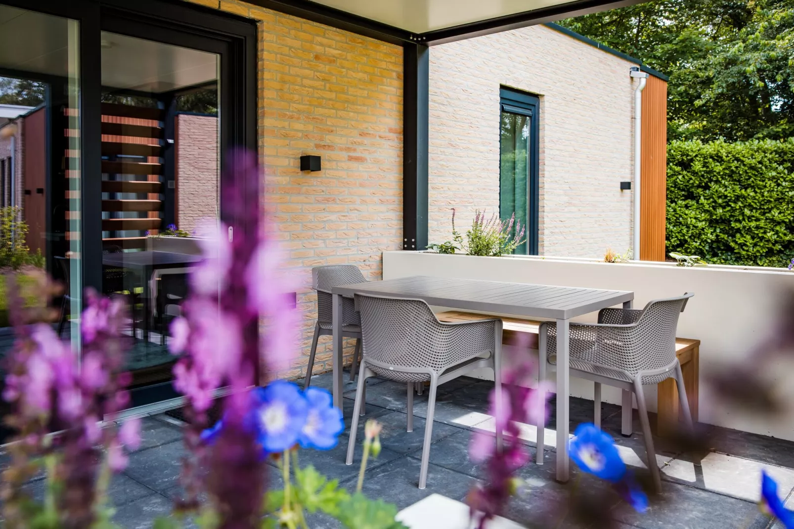 Dwergarend 17-35-Terrace balcony