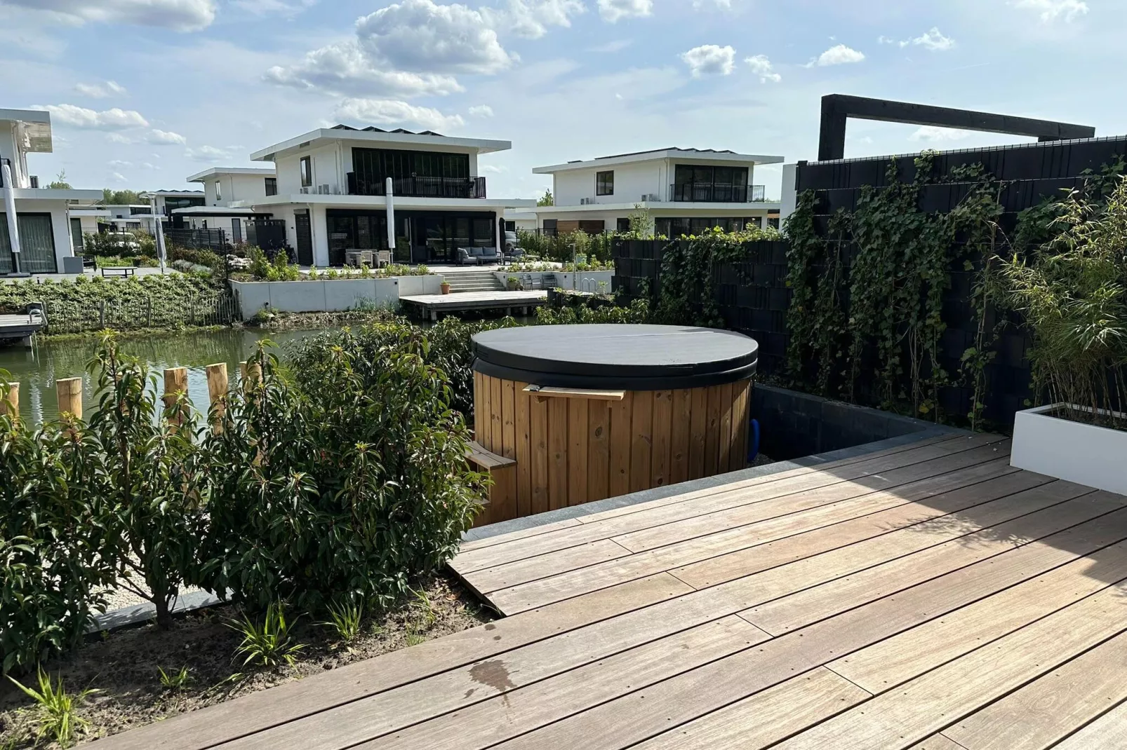 Casa Reyes al Lago 560-Facilities