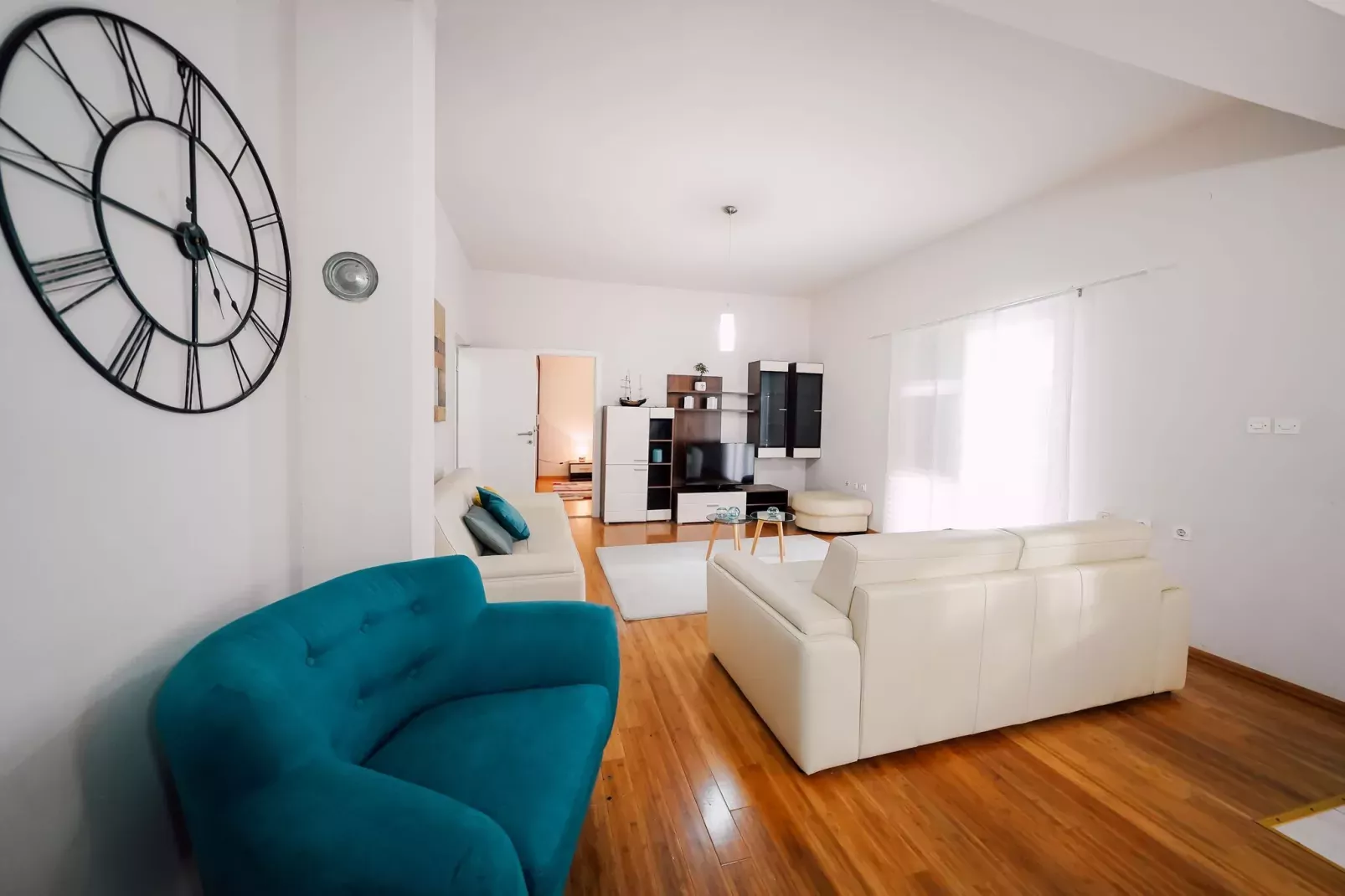 Meri-Living room