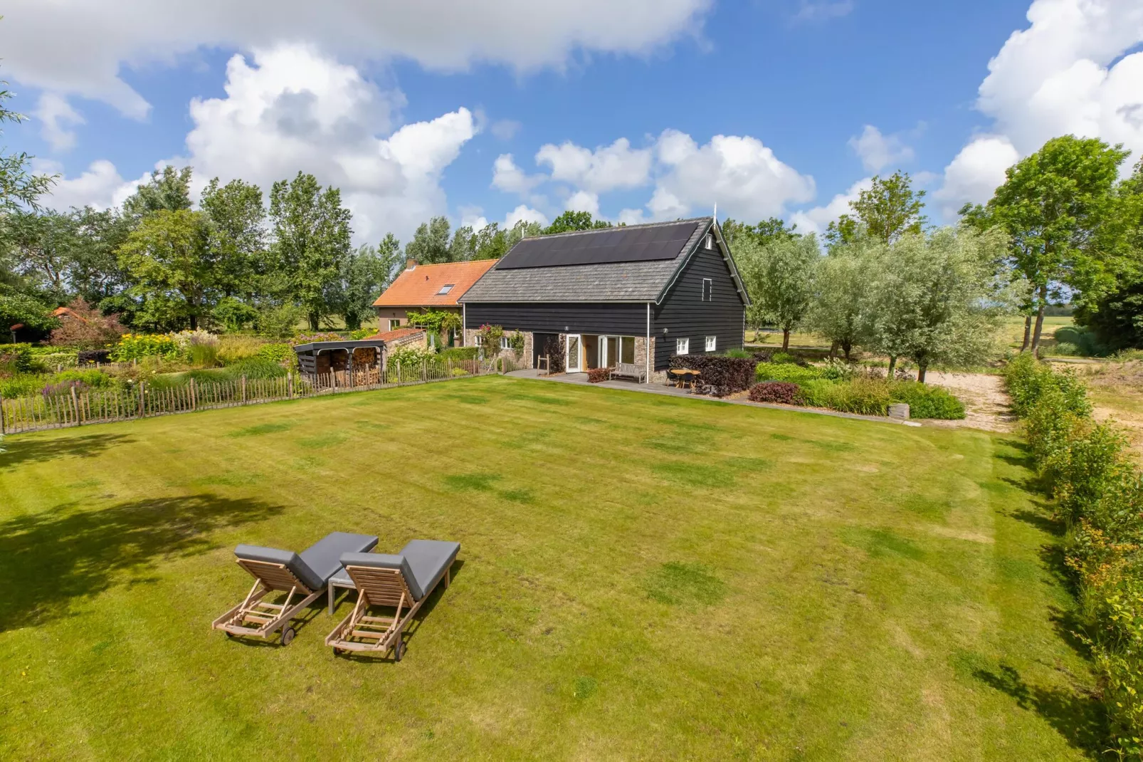 Grijpskerke 'De kleine Pionier'-Gardens summer