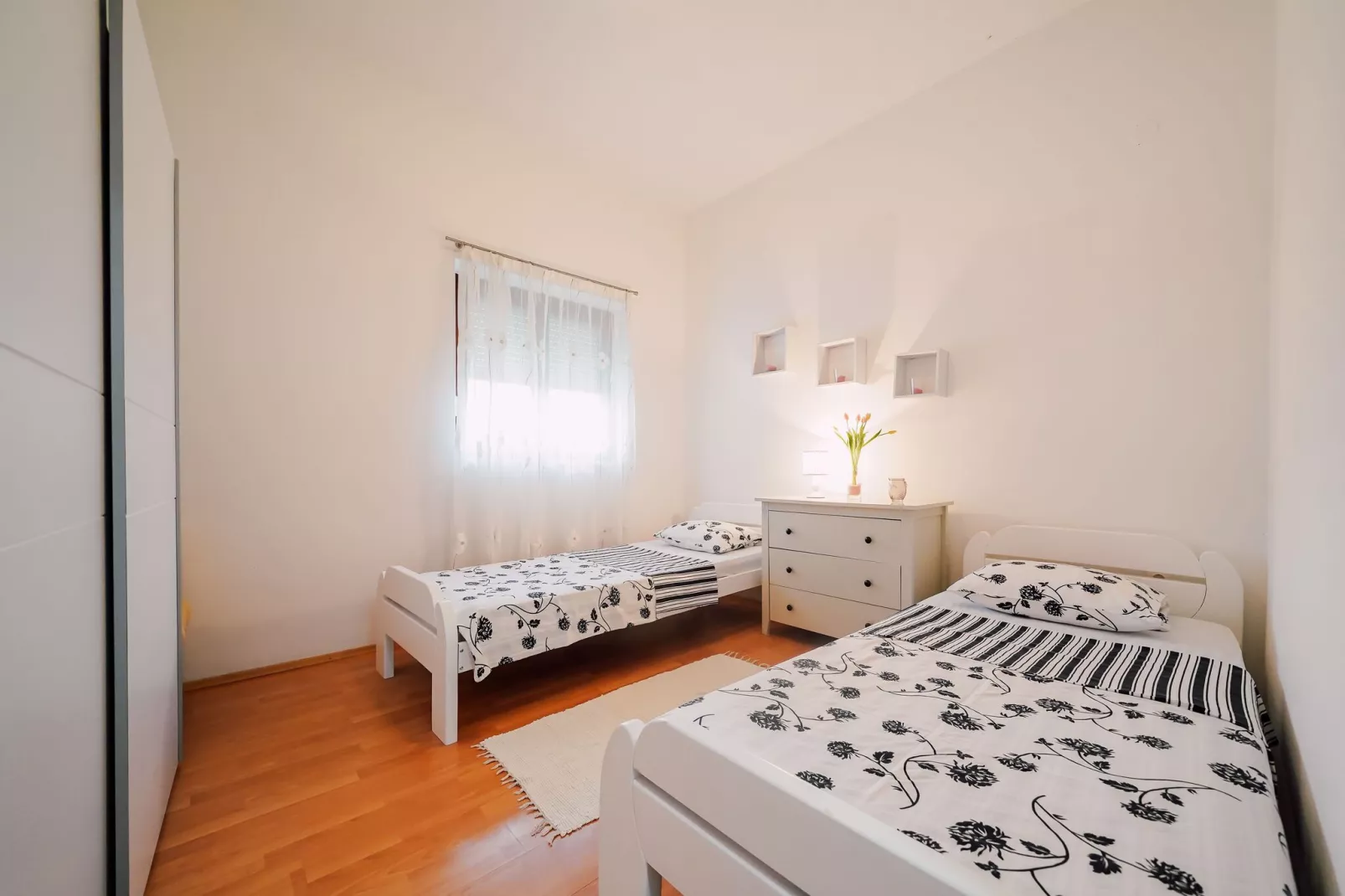 Meri-Bedroom