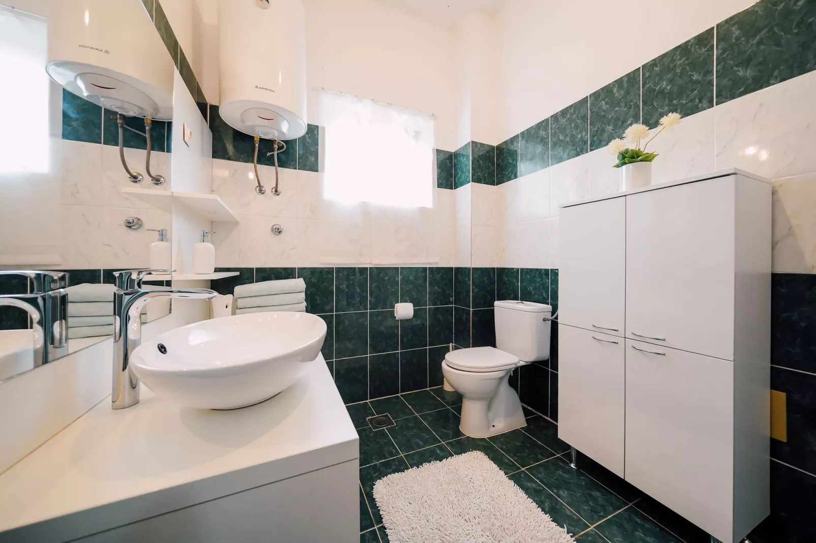 Meri-Bathroom